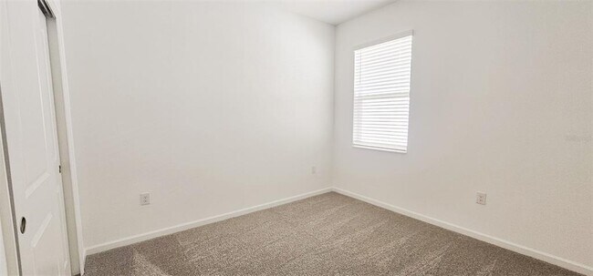 Building Photo - 500 Silver Palm Dr