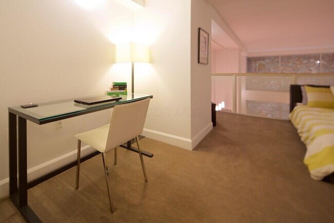 Building Photo - 106 N High St