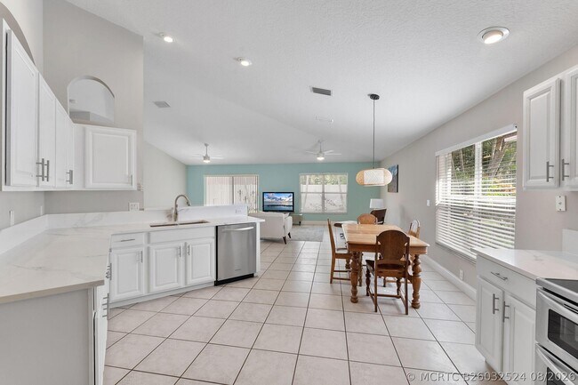 Building Photo - 981 Delray Lakes Dr