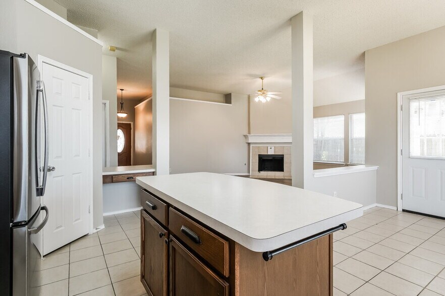 Building Photo - 8504 Rock Creek Dr