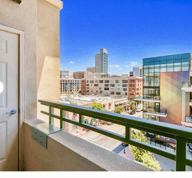 Building Photo - Corner Penthouse Unit