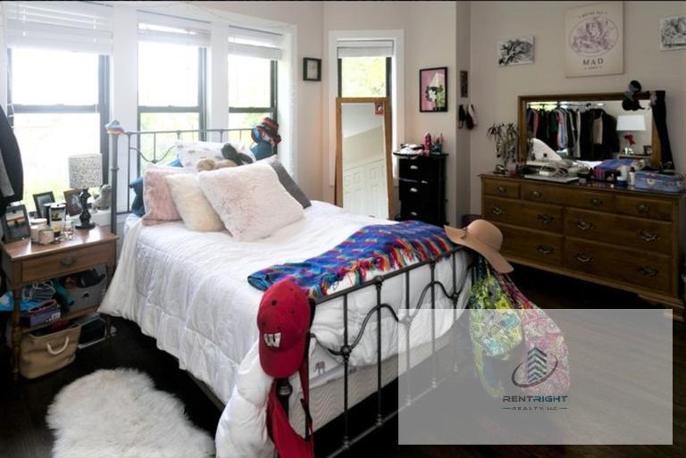 Building Photo - 2230 N Sawyer Ave