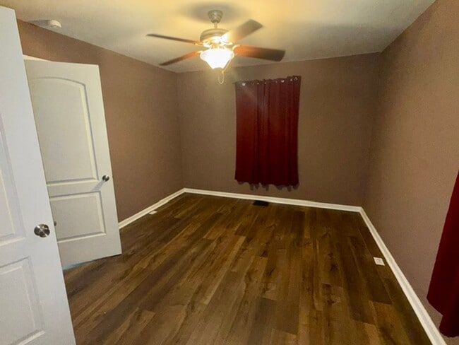 Building Photo - 3 bedroom 1.5 bathroom house