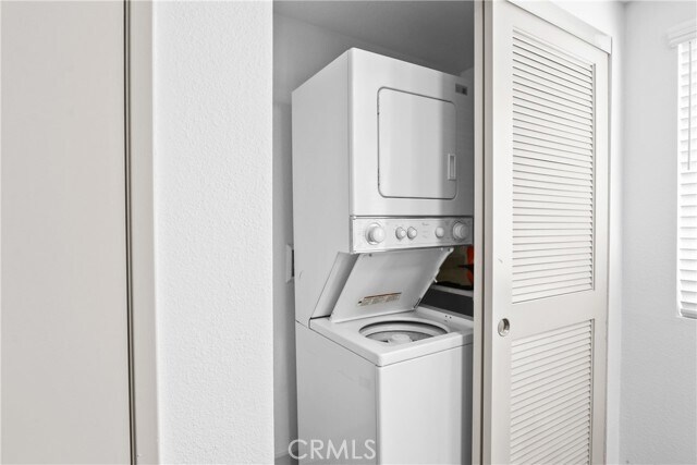 Building Photo - 112 N Primrose Ave