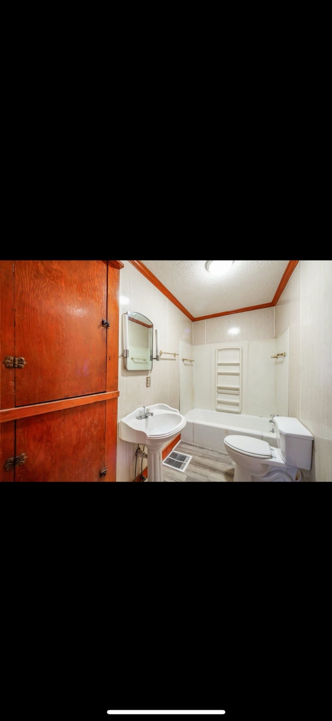 Building Photo - 805 E Jefferson St