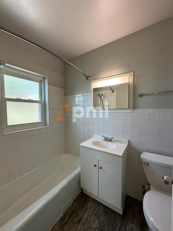 Building Photo - 660 N Hobart Rd