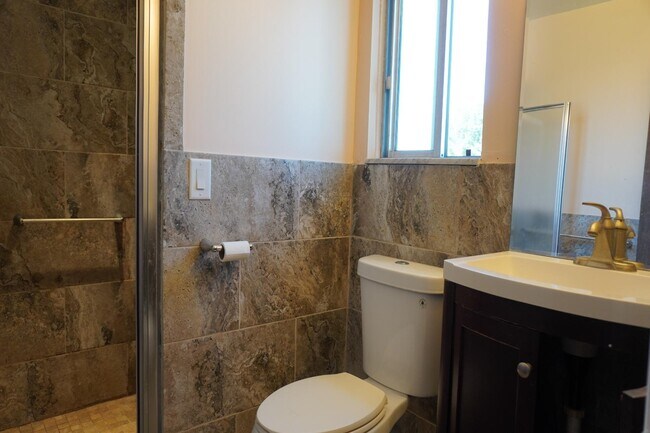Building Photo - 4415 Fox Hill Dr