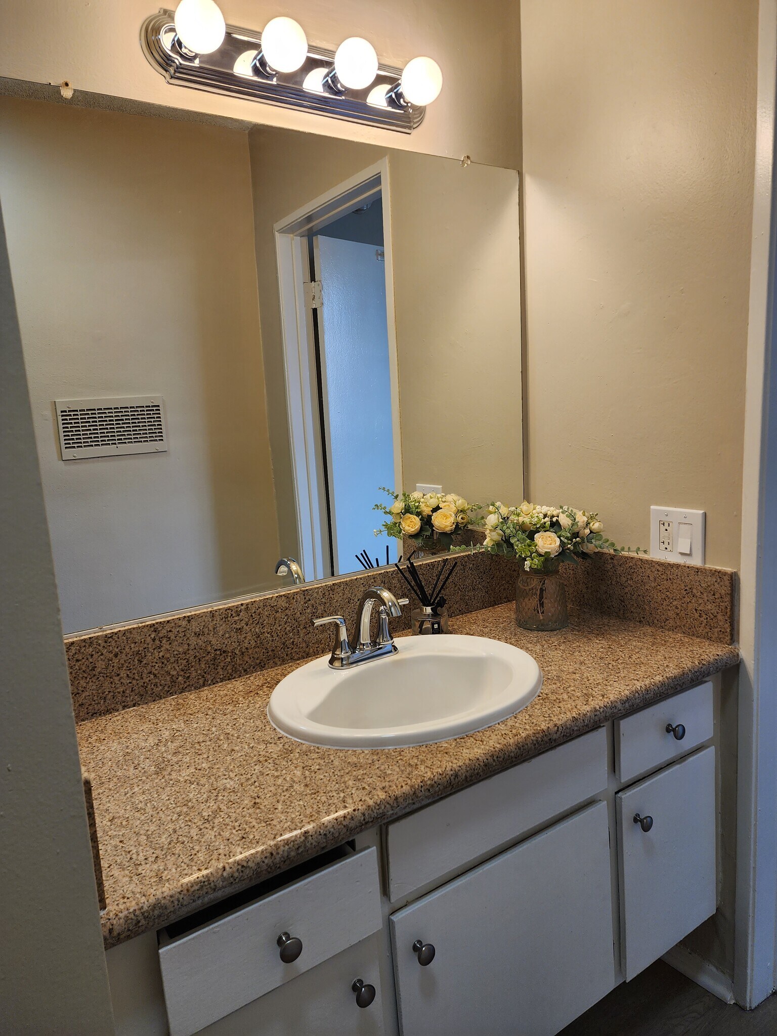 Building Photo - 456 S Harvard Blvd