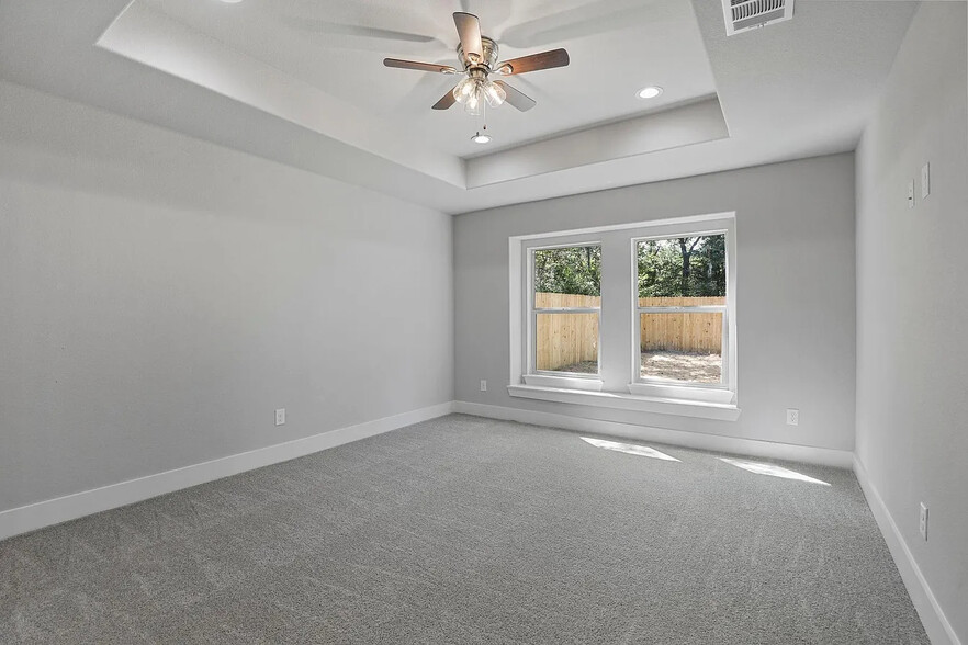 Building Photo - Room in House on Harding St