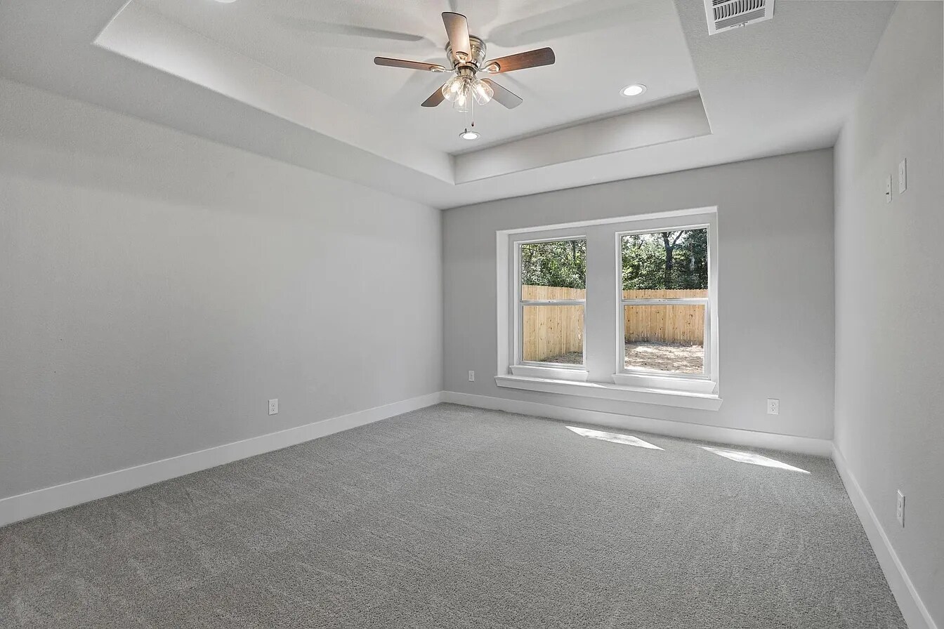 Building Photo - Room in House on Harding St