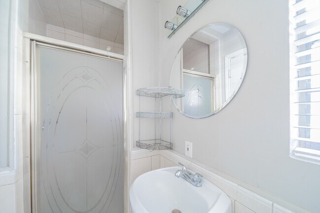 Building Photo - 7015 Kopman Dr
