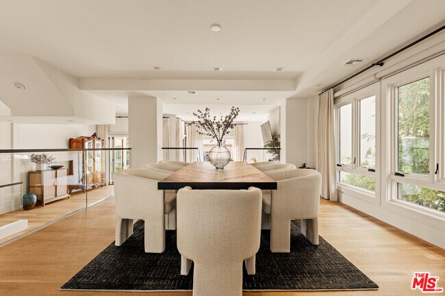 Building Photo - 3807 Vía Dolce