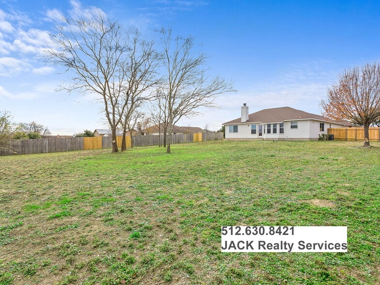 Building Photo - 115 Bell Meadows Dr
