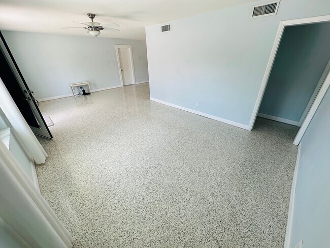 Building Photo - 385 S Tessier Dr