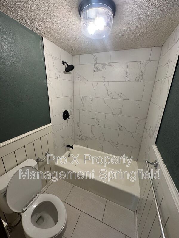 Building Photo - 3332 S Southlyn Pl