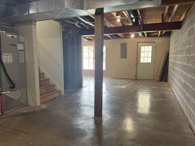 Building Photo - 1058 Oriole Ln