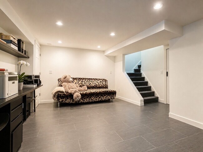 Building Photo - 495 S Crow Trail