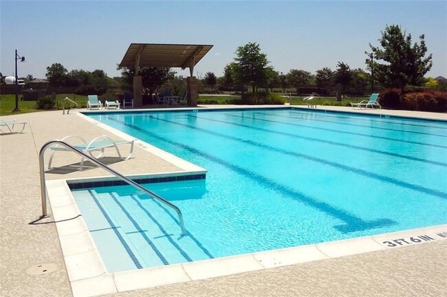 Building Photo - 743 Easton Dr