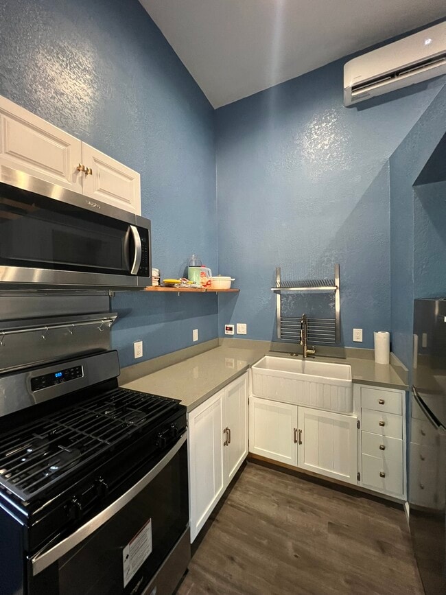 Building Photo - 1081 Craig Ave