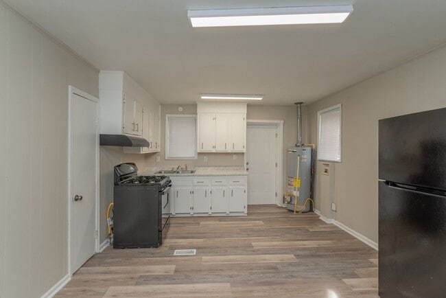 Building Photo - Brick home with a fenced-in yard! Section ...