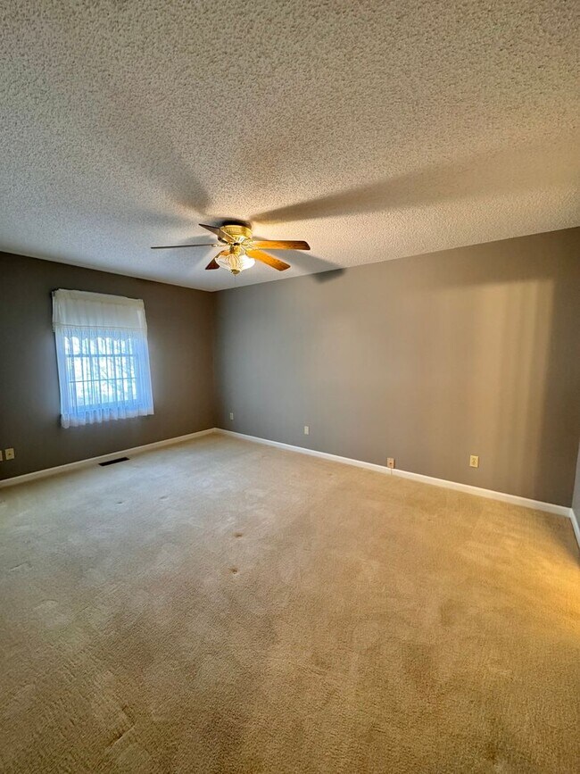 Building Photo - Duplex for Rent