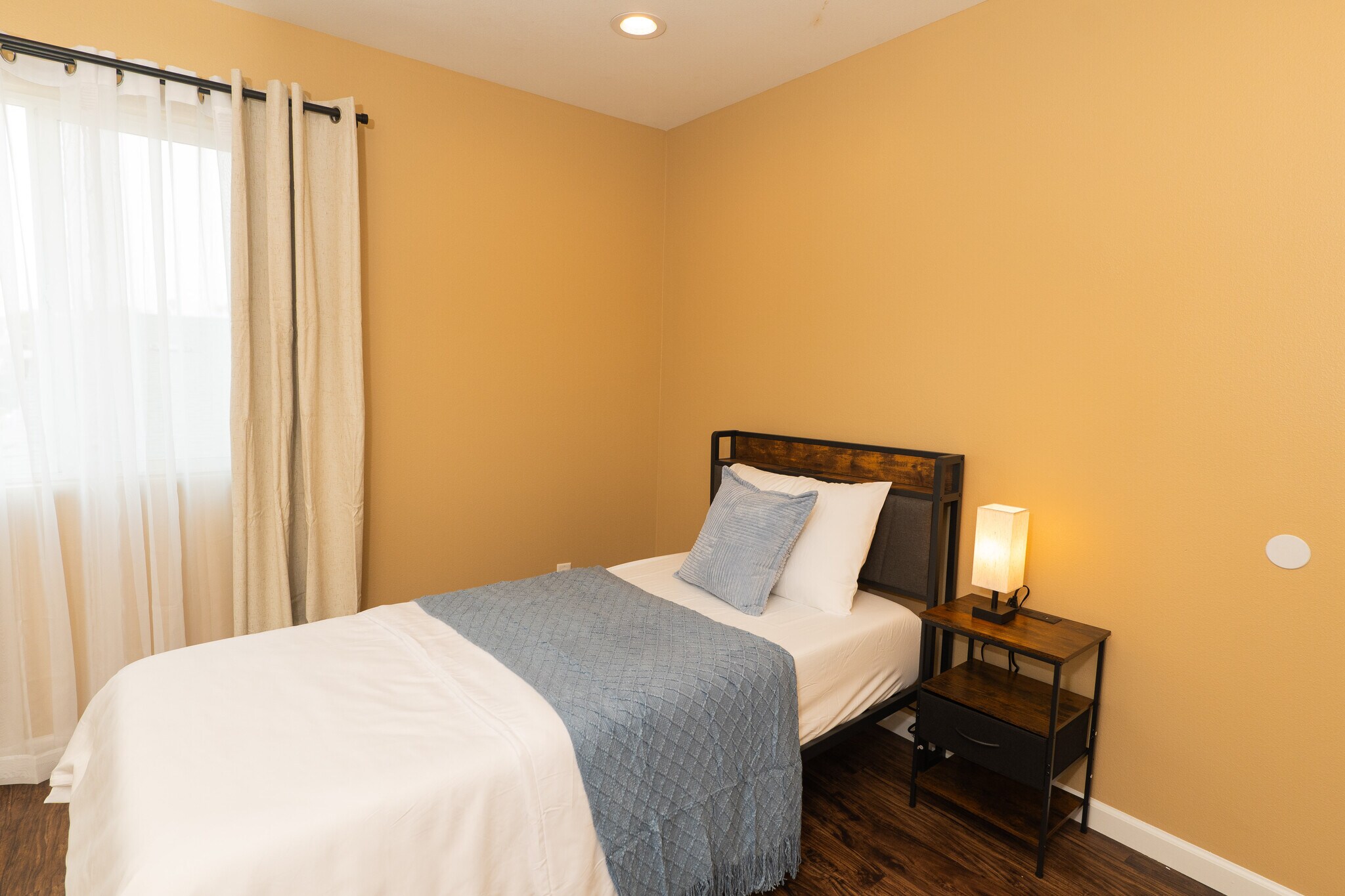 Bedroom 2 - 938 S Bernal Ave