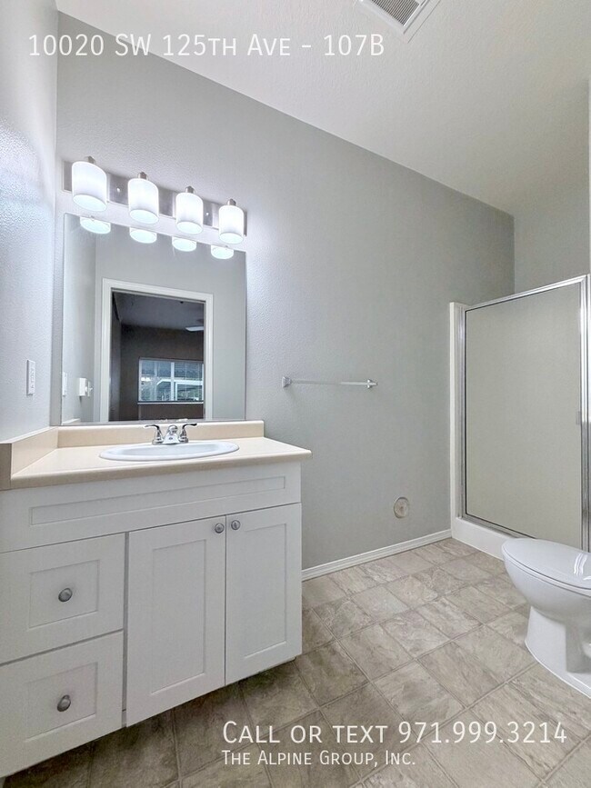 Building Photo - 10020 SW 125th Ave