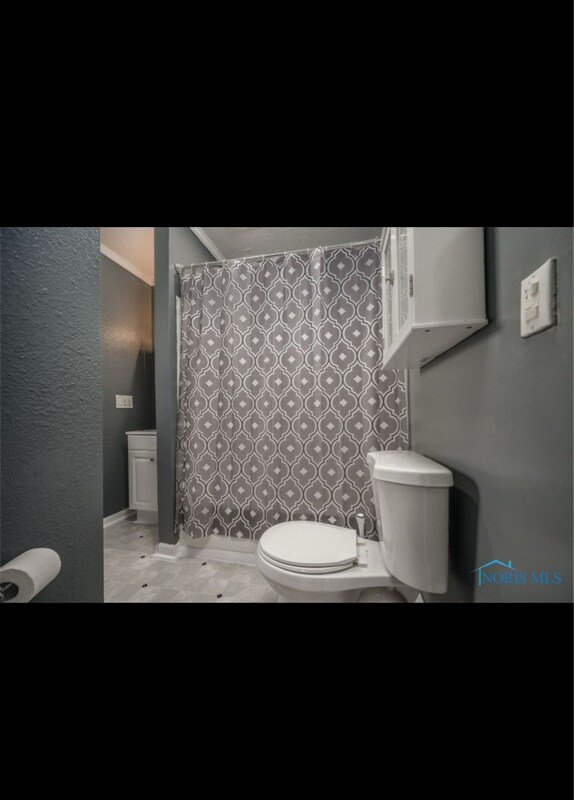Building Photo - 228 Deigle Dr