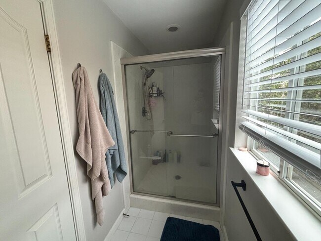 Building Photo - 15600 La Jolla Dr