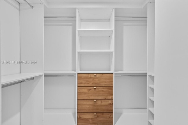 Building Photo - 1420 SW 17th St