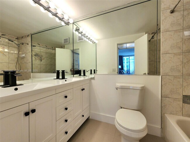 Building Photo - 3505 S Ocean Dr