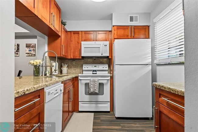 Building Photo - 2753 S Oakland Forest Dr