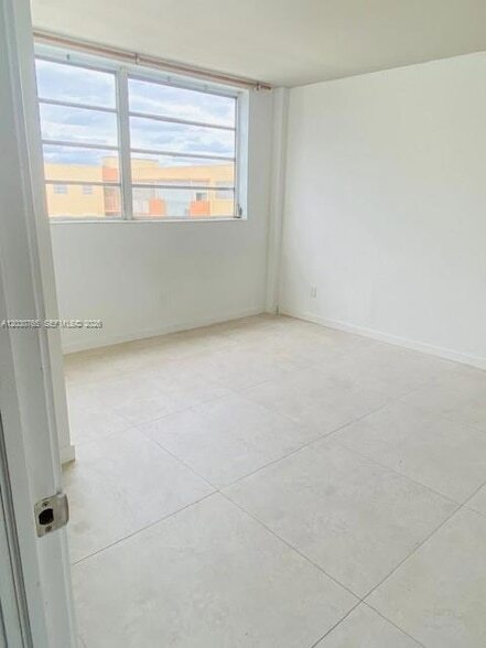 Building Photo - 16410 Miami Dr
