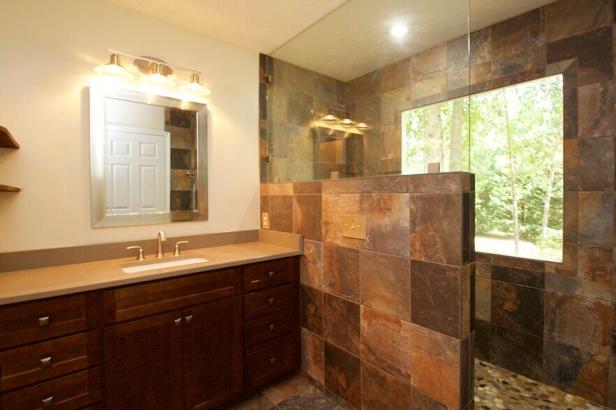 Building Photo - 121 Rothbury Dr