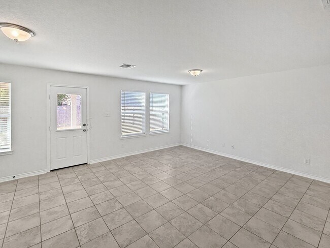 Building Photo - New Braunfels gem