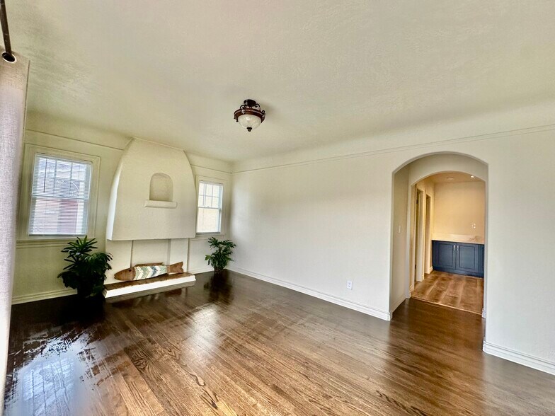Building Photo - 211 Corona Ave