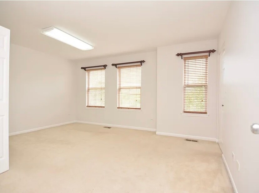 Building Photo - 4756 N Lamon Ave