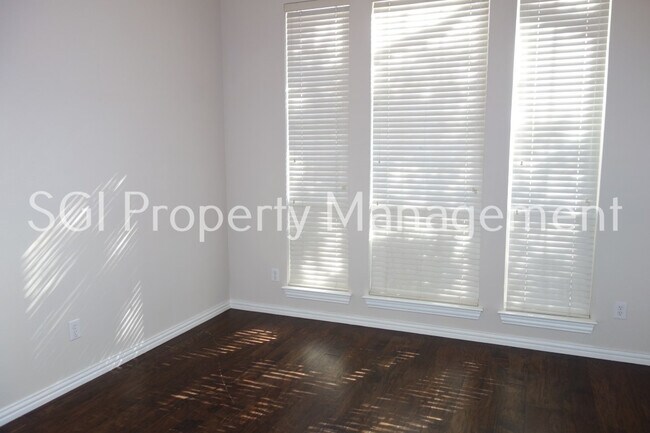 Building Photo - 6317 Day Spring Dr