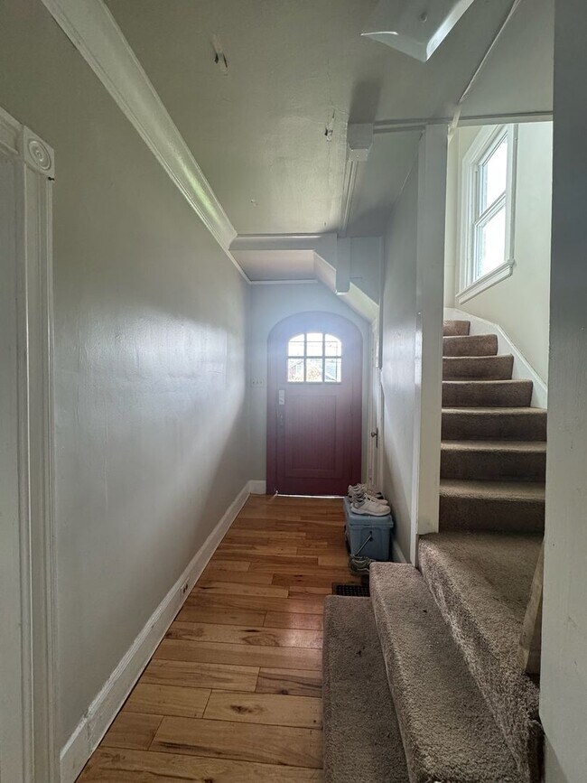 Building Photo - 350 Probasco St