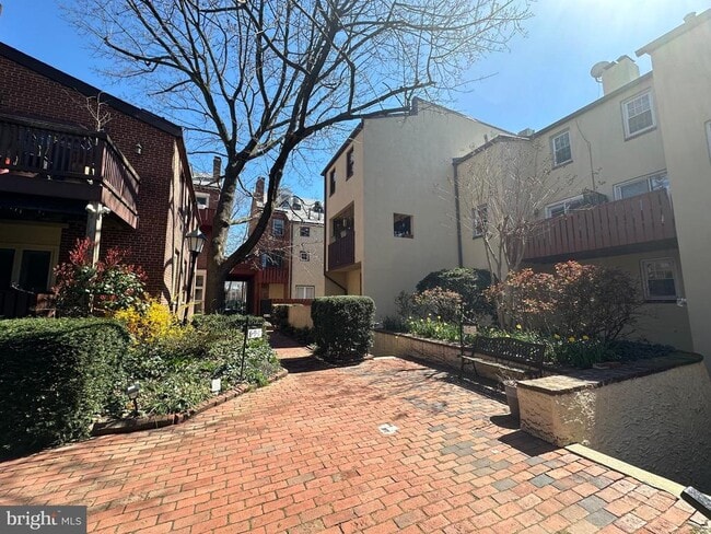 Building Photo - 1106 Lombard St