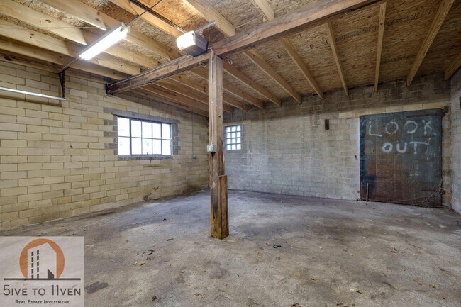 Building Photo - 1203 Arbor Ave