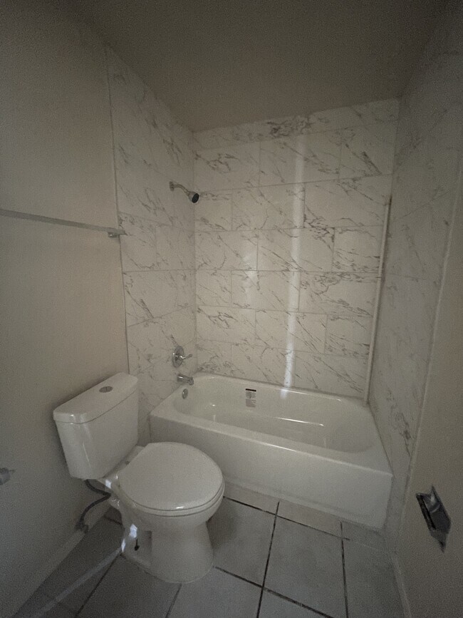 Building Photo - 10902 Bywood Dr