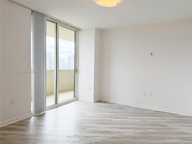 Building Photo - 19501 W Country Club Dr