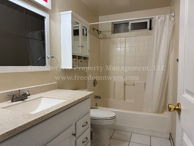 Building Photo - 4410 21st Ct SE