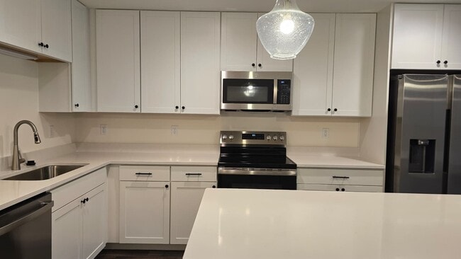 Building Photo - 425 Sunset Hollow Drive