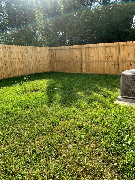 Building Photo - 5622 Ridgeway Dr