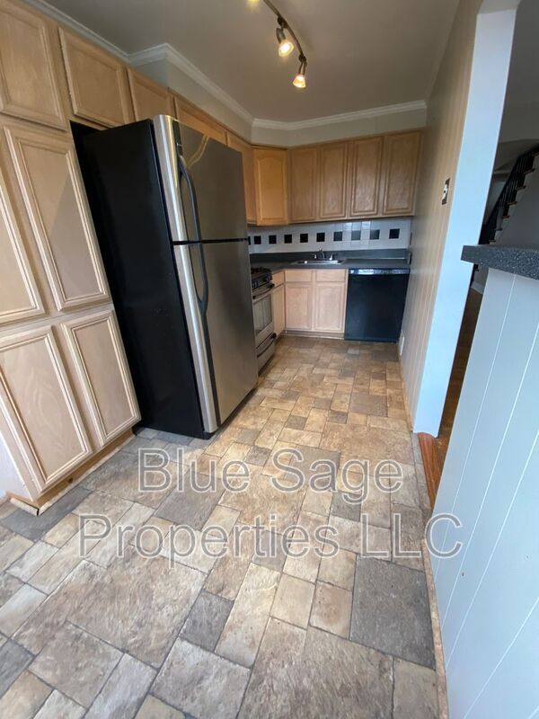 Building Photo - 2254 S Harwood Ave