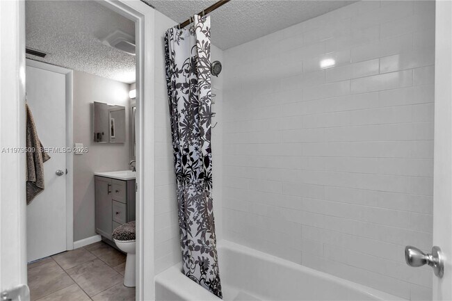 Building Photo - 737 Midway Dr