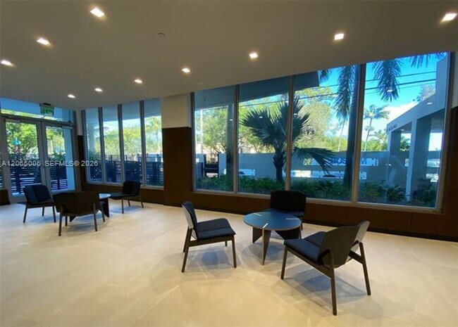 Building Photo - 13800 Highland Dr