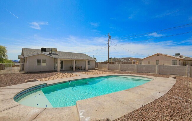 Building Photo - 3 Bedroom - 2 Bath Pool Home